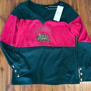 NWT Dokotoo Griswold Christmas tree farm V-neck sweatshirt green pink size mediu